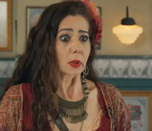 Resumo da novela Êta Mundo Melhor de quarta (17/09) – Moradores hostilizam Carmem e Bia desaparece