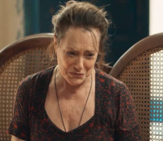 Resumo da novela Êta Mundo Melhor de quinta (18/09) – Cunegundes é internada e tensão cresce na vila