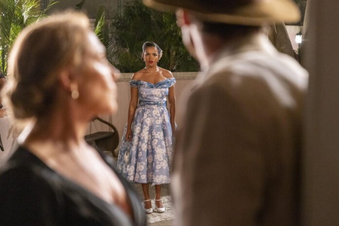 Dita flagra Candinho aos beijos com Zulma