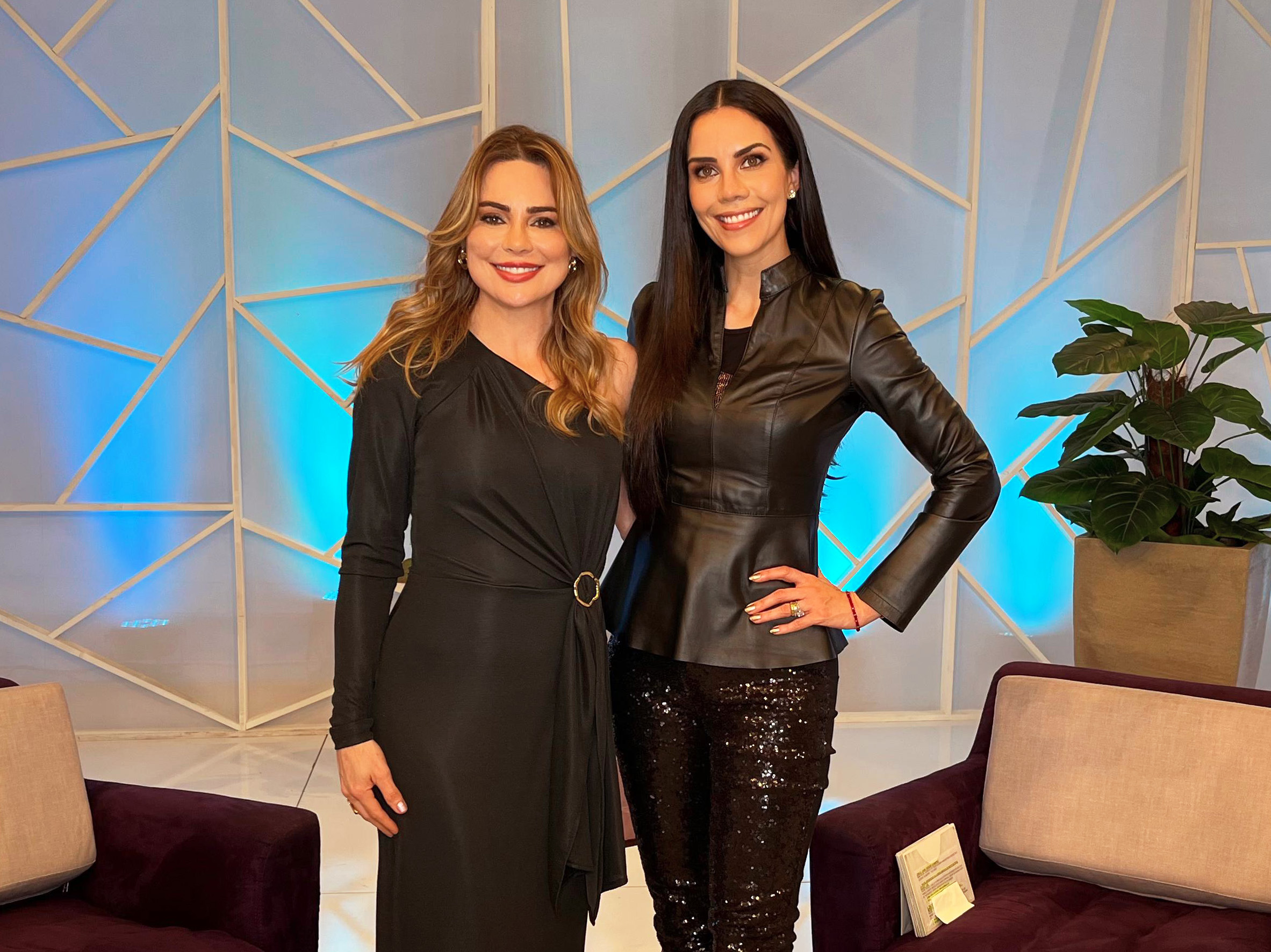 No Sensacional desta segunda (01), Rachel Sheherazade fala sobre memórias de carreira e se emociona ao relembrar perda da avó