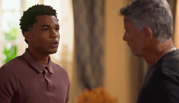 Resumo da novela Dona de Mim de terça (3009) – Jaques ameaça interditar Rosa e Kami recebe nova mensagem do assediador