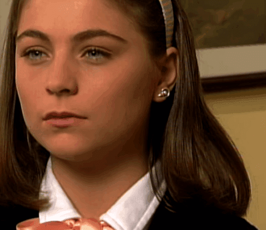 Resumo da novela Maria do Bairro de hoje (5) – Tita desconfia de segredo de Verônica