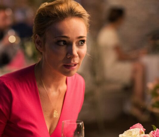 Cinema Em Casa (13/09) exibe a divertida comédia romântica Uma Noiva em Apuros neste sábado