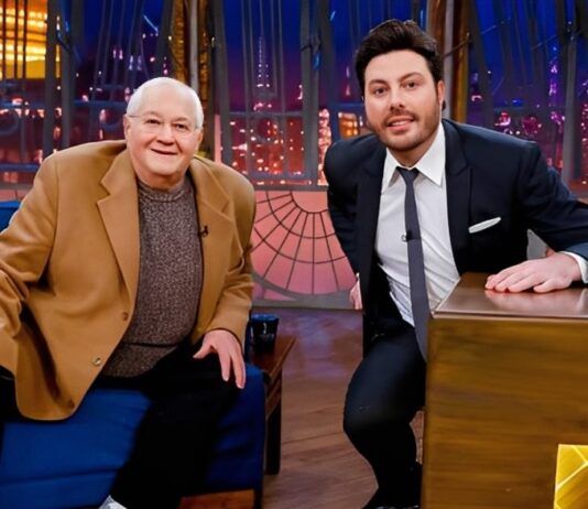 No The Noite com Danilo Gentili desta sexta (12), Boris Casoy revive momentos marcantes de sua carreira no jornalismo