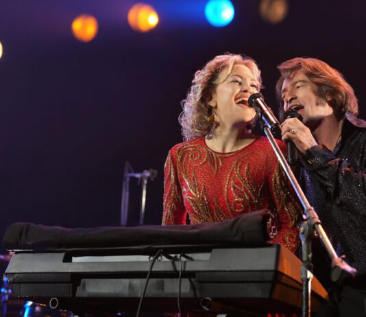 Universal Pictures apresenta trailer de Song Sung Blue – Um Sonho a Dois, estrelado por Hugh Jackman e Kate Hudson