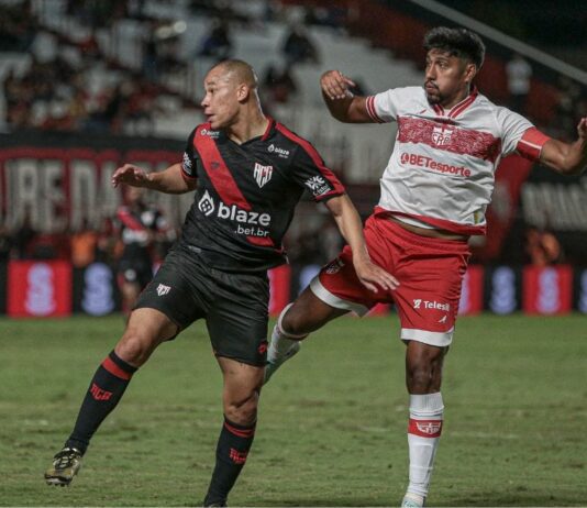 CRB x Atlético-GO: Onde assistir a Série A do Campeonato Brasileiro ao vivo neste domingo (26/10)