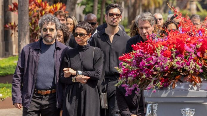 Enterro de Odete e primeiros depoimentos