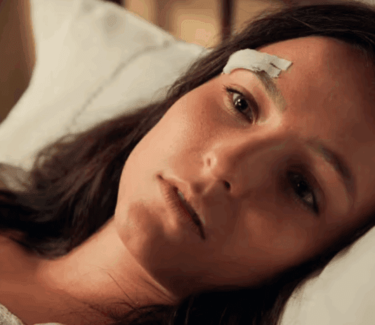 Resumo da novela Êta Mundo Melhor de hoje (9) – Estela desmaia nos braços de Túlio