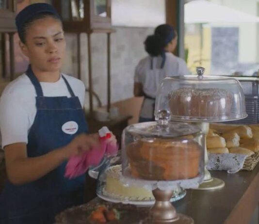 Resumo da novela Vale Tudo de hoje (13) – Fátima aparece trabalhando em padaria