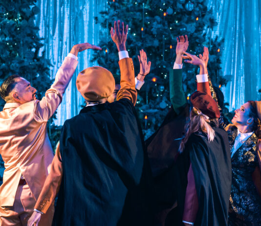 Fãs de Harry Potter vivenciam magia e glamour no Grande Baile Tribruxo em São Paulo