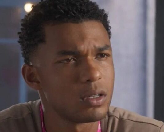 Resumo da novela Dona de Mim de segunda (27/10) – Leo lança nova coleção e enfrenta Samuel após declaração sobre Sofia