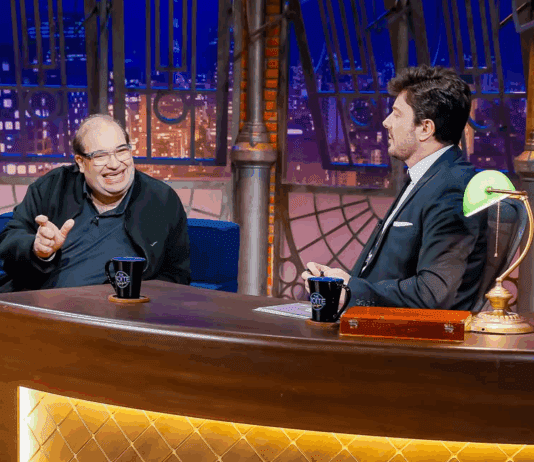 The Noite com Danilo Gentili desta terça (28) recebe Sérgio Sacani para falar sobre o cometa 3I/ATLAS e os mistérios do cosmos