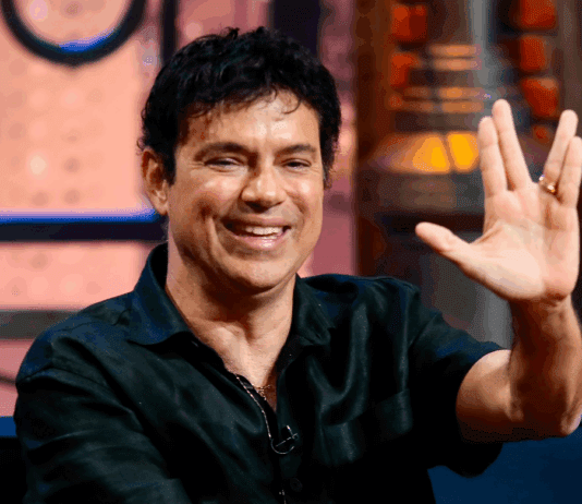 The Noite com Danilo Gentili desta terça (14/10) recebe Jorge Vercillo e Eduarda Braum em uma noite de música e história