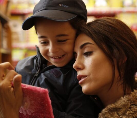 Resumo da novela Mãe de quarta (29/10) – Zeynep e Melek chegam a Istambul