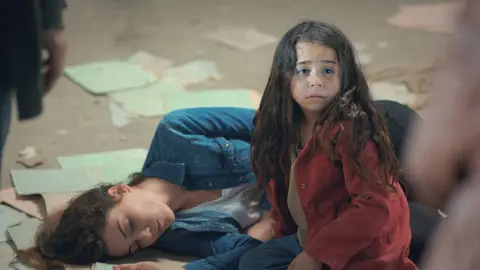 Resumo da novela Mãe de terça (28/10) – Zeynep foge com Melek e Sule entra em desespero