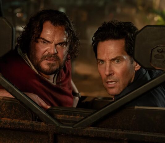 Bastidores de Anaconda mostram Daniela Melchior em ação e a aterrorizante cobra gigante do filme