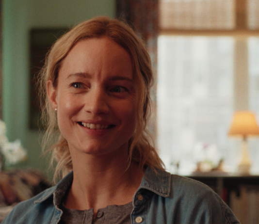 Entre Duas Mulheres | Chloé Robichaud traz frescor e coragem em nova comédia sobre desejo e liberdade feminina