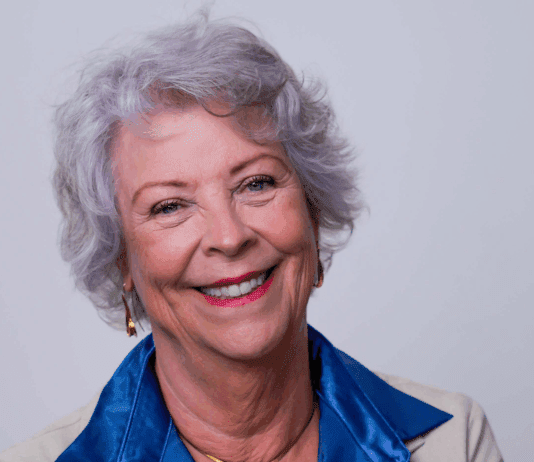 Heloísa Capelas lança Cure suas Raízes e liberte seus Filhos e propõe uma jornada de autoconhecimento e reconexão familiar