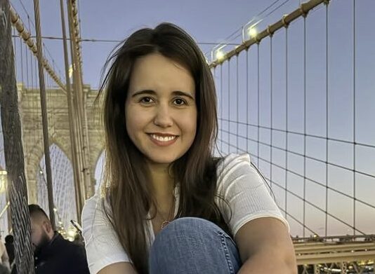 Jéssica Dorneles defende que a versatilidade do artista brasileiro é a nova força criativa no mercado global