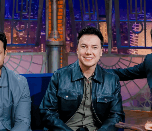 João Bosco e Vinícius relembram hits e falam sobre nova fase no The Noite com Danilo Gentili