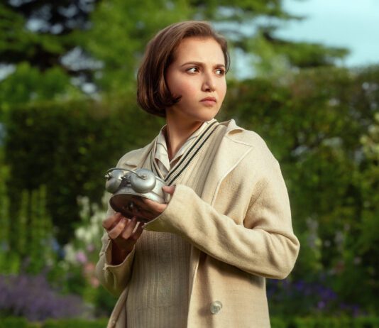 Netflix libera trailer de Os Sete Relógios de Agatha Christie com mistério e glamour nos anos 1920