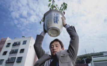 Park Chan-wook retorna aos cinemas brasileiros com humor ácido; “A Única Saída” ganha trailer e pôster oficiais