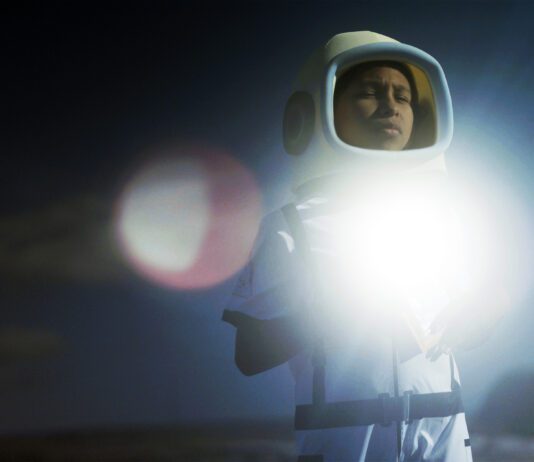 A Fabulosa Máquina do Tempo estreia no Festival de Berlim e transforma a infância em lente para pensar o Brasil