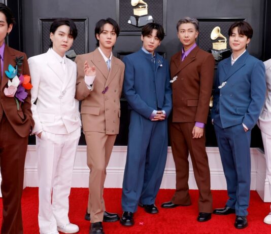 BTS anuncia novo álbum e turnê mundial, marcando o aguardado retorno do grupo após a pausa militar