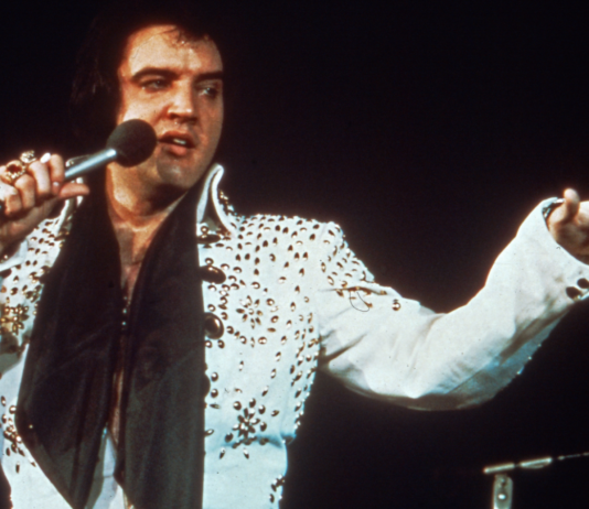 EPIC: Elvis Presley in Concert transforma o legado de Elvis Presley em uma experiência cinematográfica imersiva