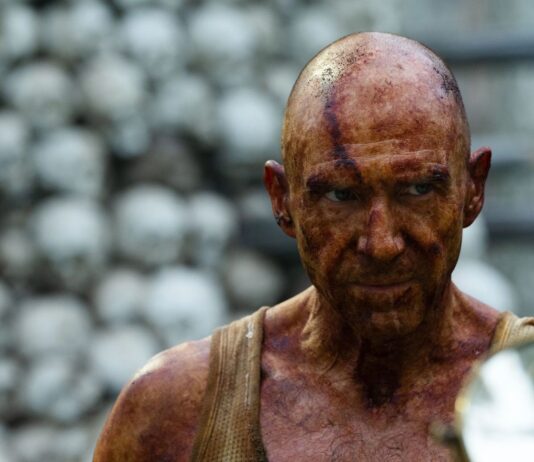 Extermínio: O Templo dos Ossos aposta no horror humano e chega aos cinemas com cena inédita reveladora