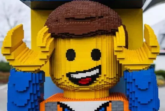 Promoções de LEGO Batman antecipam retorno do herói e aquecem mercado para novo jogo em maio