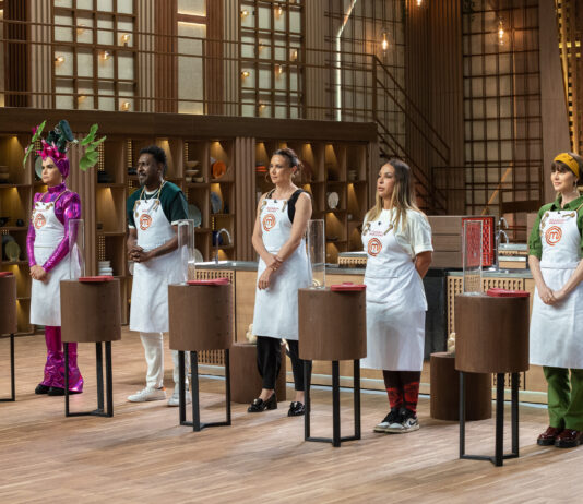 MasterChef Celebridades desta terça (6) entra em clima de semifinal com prova de moqueca criativa e sobremesas carregadas de memória