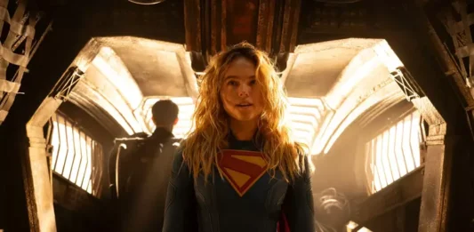 Supergirl ganha nova imagem com Milly Alcock e revela uma heroína mais solitária e emocional no novo DCU