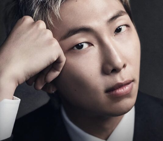 Alerta antes do comeback! RM sofre lesão e preocupa fãs às vésperas do retorno do BTS aos palcos