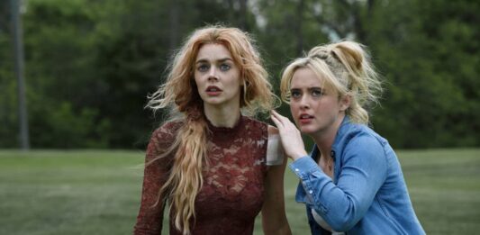 Casamento Sangrento 2 projeta estreia global de US$ 14 milhões e chega aos cinemas ampliando universo da franquia