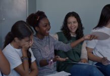 Premiado em Berlim, documentário “Hora do Recreio” chega aos cinemas com sessões especiais voltadas a estudantes e comunidades do Rio