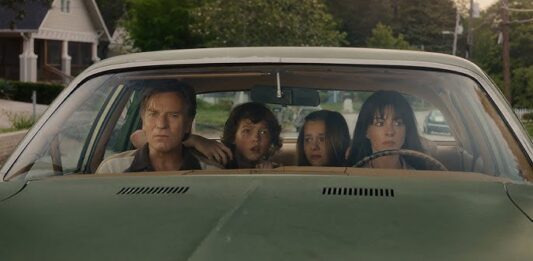 Anne Hathaway e Ewan McGregor veem a rotina desmoronar em meio a dinossauros em O Fim da Rua