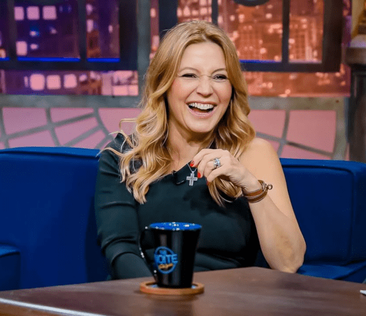 No The Noite com Danilo Gentili (26/3), Patrícia de Sabrit relembra momentos marcantes de sua carreira