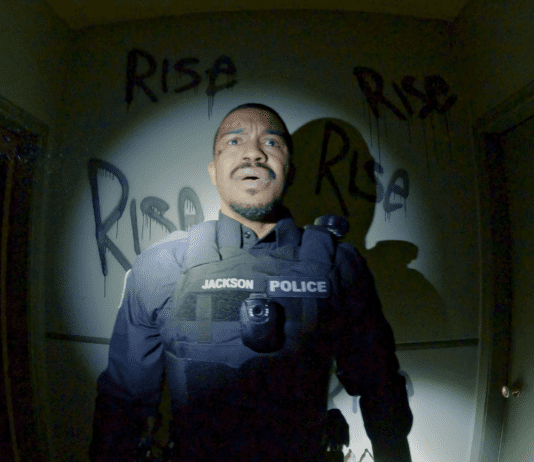 Terror em estilo found footage “POV: Presença Oculta” chega aos cinemas e aposta em narrativa claustrofóbica vista pelas câmeras de policiais