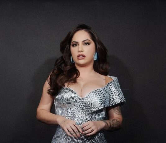 Raphaela Santos fortalece carreira no brega contemporâneo com “Ao Vivo na Paraíba” e transforma hits em sucesso ao vivo