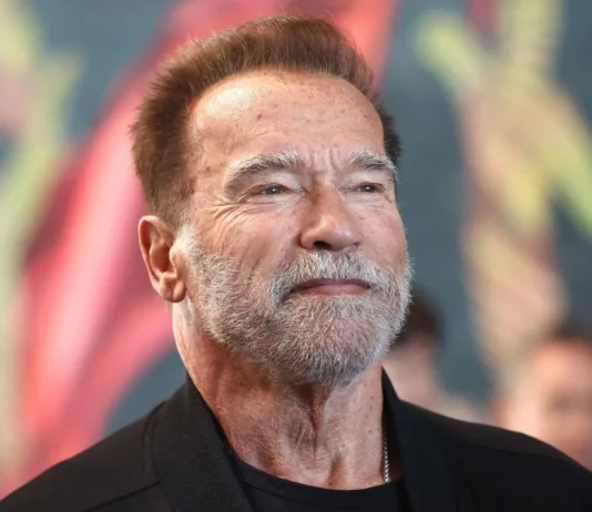 Arnold Schwarzenegger esculpe corpo de bárbaro para Conan 2 e retorna à ação épica