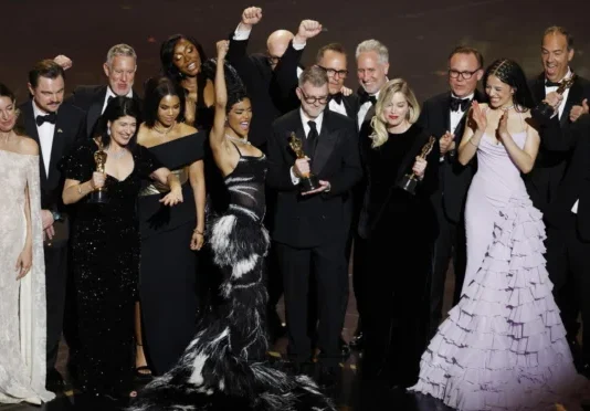 Oscar 2026 consagra “Uma Batalha Após a Outra” como grande vencedor da noite e encerra cerimônia sem estatuetas para o Brasil