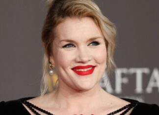 Emerald Fennell entra em negociações para comandar reboot de Instinto Selvagem e traz nova abordagem ao clássico dos anos 90