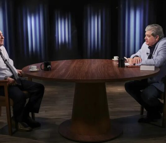 Jorge Kajuru revela bastidores da política e da TV em entrevista a Datena no Na Mesa desta terça (07)