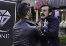 Resumo da novela Coração de Mãe de hoje (15/04) – Reha invade jantar na casa de Atilla