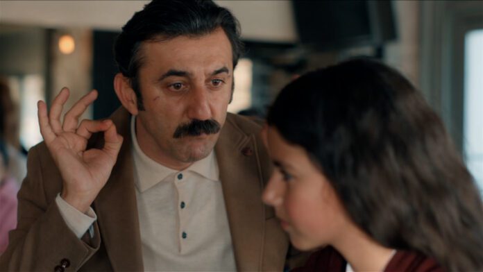 Resumo da novela Coração de Mãe de quarta Reha manipula situação e invade jantar