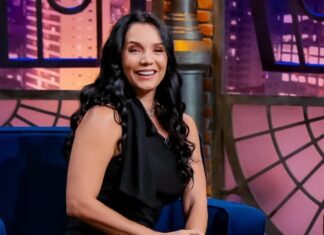 The Noite com Danilo Gentili (08) recebe Mônica Carvalho para falar sobre carreira e projetos autorais