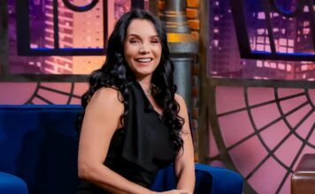 The Noite com Danilo Gentili (08) recebe Mônica Carvalho para falar sobre carreira e projetos autorais