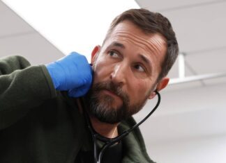 Final de 2ª temporada impulsiona The Pitt e coloca série entre maiores sucessos da HBO Max