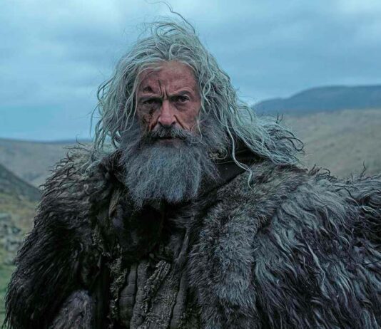 Hugh Jackman aparece irreconhecível em vídeo de A Morte de Robin Hood, versão sombria da clássica lenda